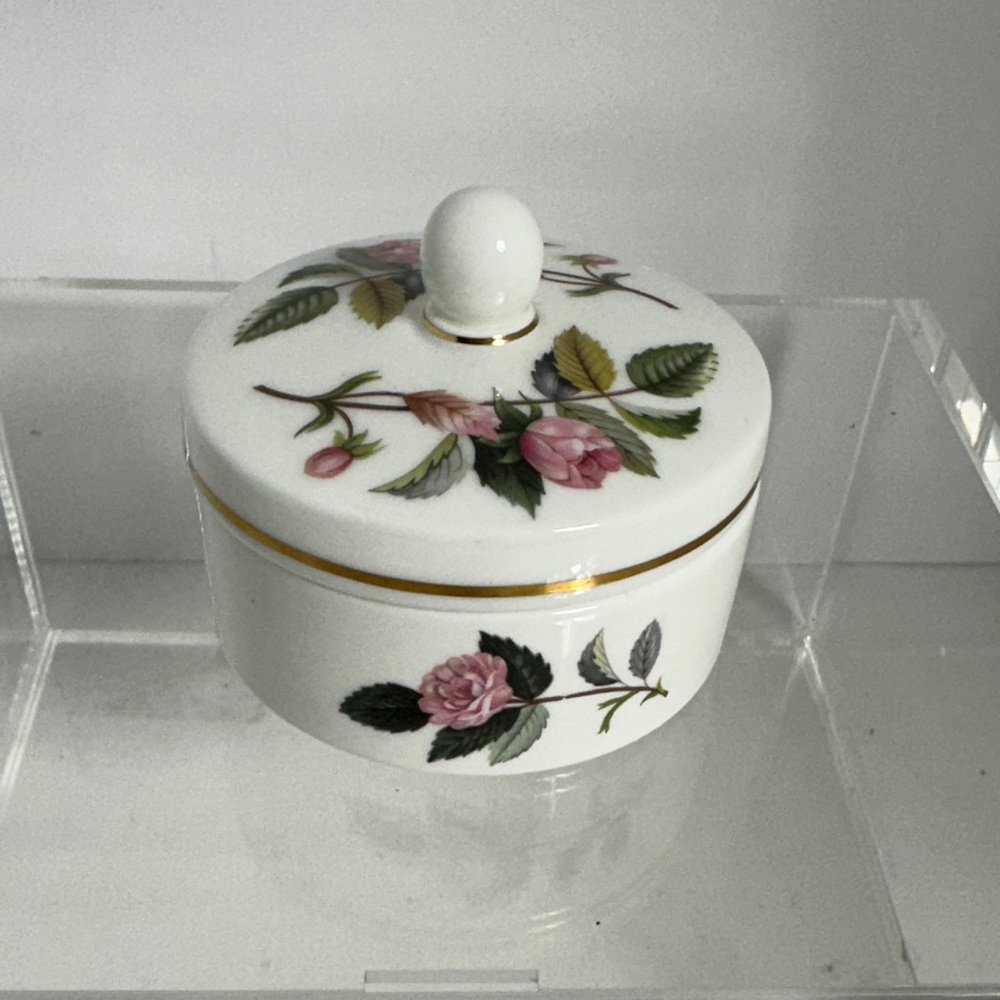 Wedgwood Hathaway Rose Trinket Box
